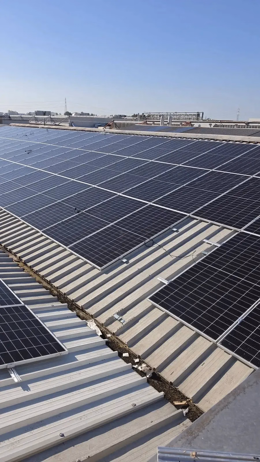 Impianto fotovoltaico su capannone ad Arcore (2)