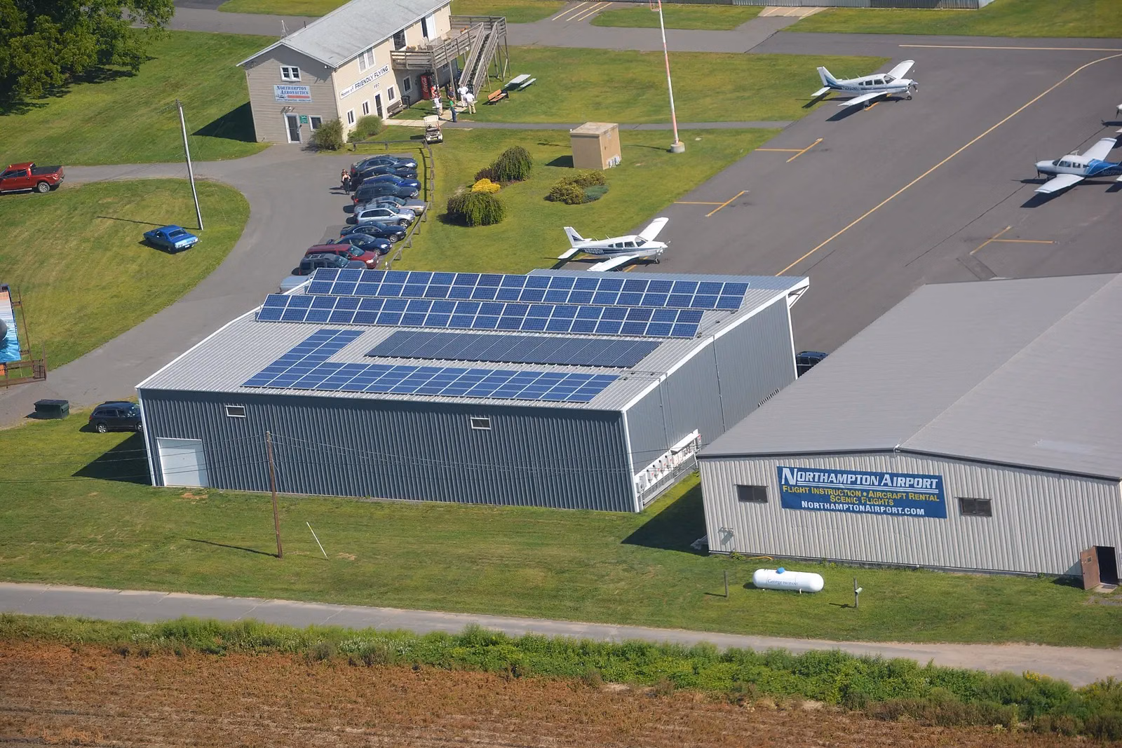 Capannoni con impianto fotovoltaico in copertura